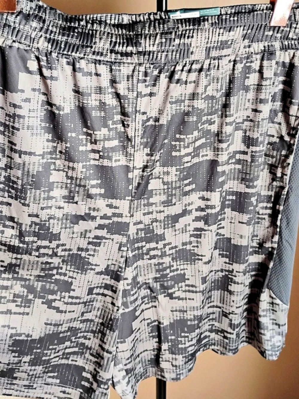 Tek Gear Gray Men's Dry Tek Shorts Abstract Athletic Shorts XXL NWT